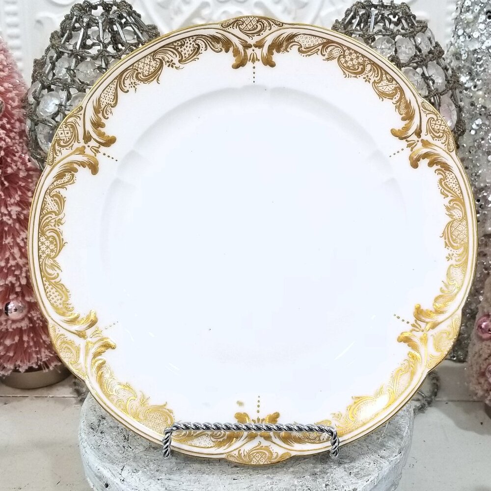 French SEVRES 18th Century "Frise D'Or" Gold Gilt Lattice White Dinner Plate #2